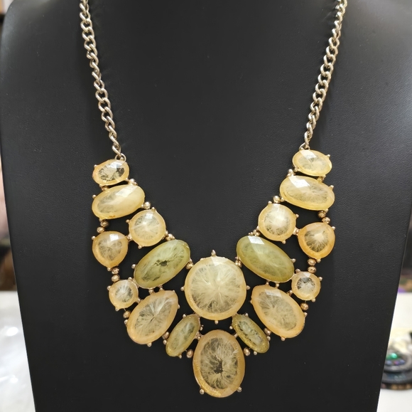 18" Vintage Yellow Faceted Bib Fashion Necklace Lot 6 - Picture 3 of 3